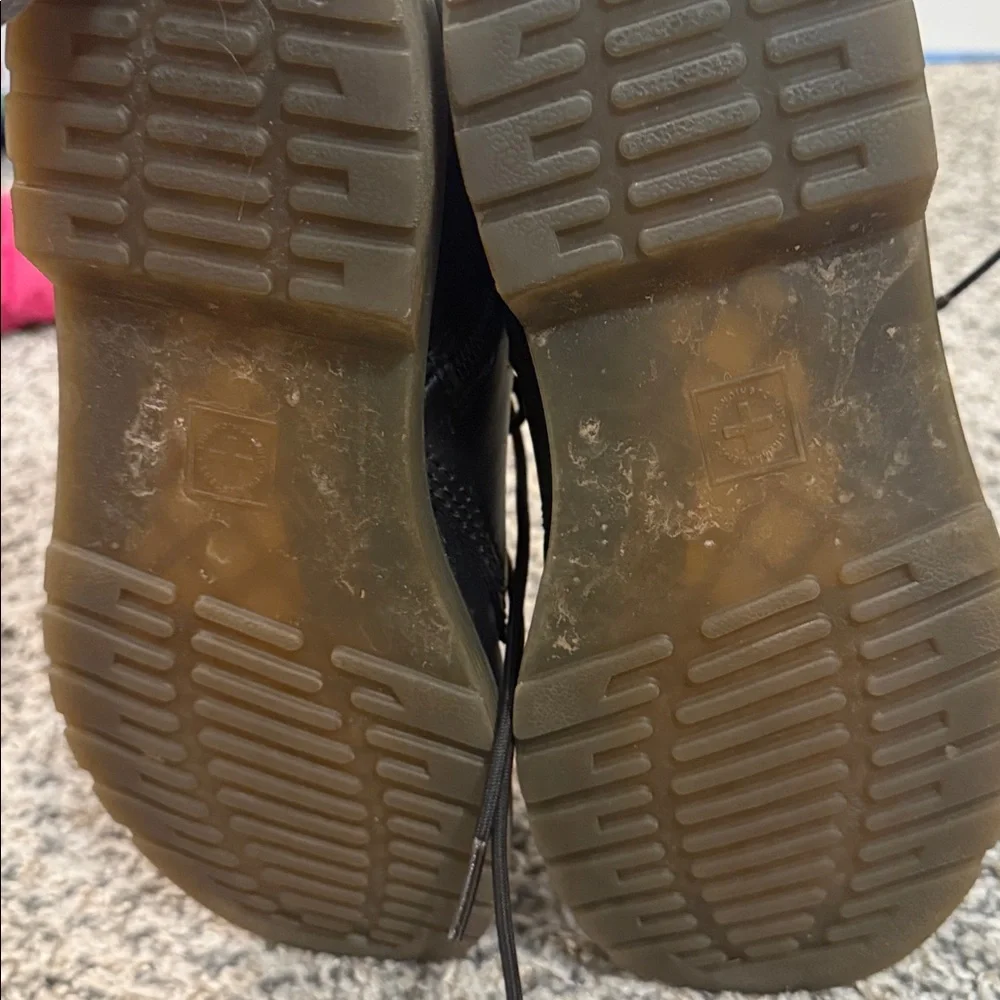 DR. MARTENS AIR WALK delaney KIDS SIZE 4